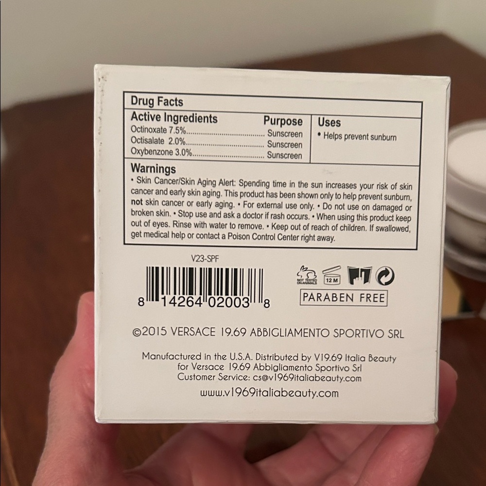 Versace Idra Totale Moisturizer - White and Gold - Picture 4 of 9